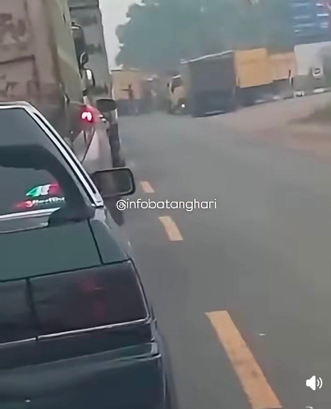 Antrean Truk ‘Pelangsir’ Solar Meluber ke Badan Jalan SPBU Rantau Puri, Pengguna Jalan Desak APH Bertindak Tegas